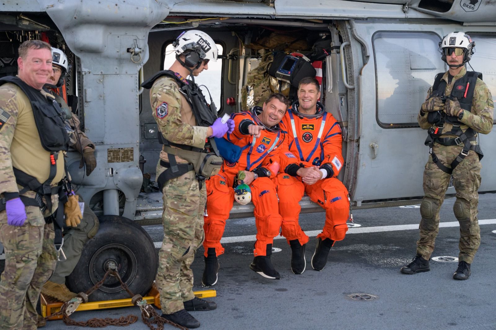 Astronauts return safely after Moon orbit mission