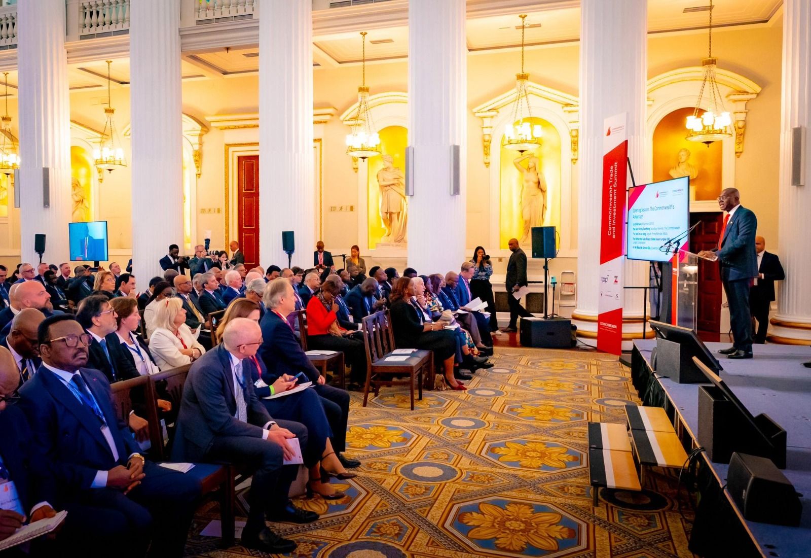 Sanwo-Olu courts global investors at commonwealth summit