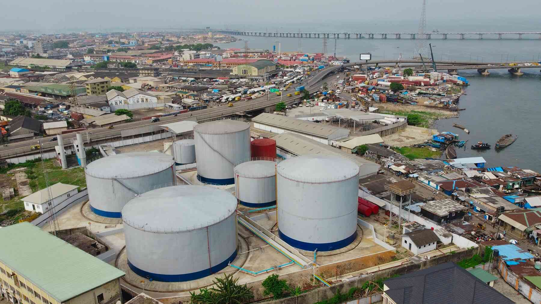 Banks cut oil, gas lending by ₦335bn
