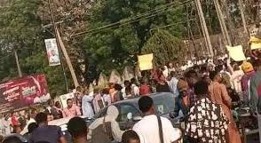 Ibadan Polytechnic students took to the streets over institution’s renaming