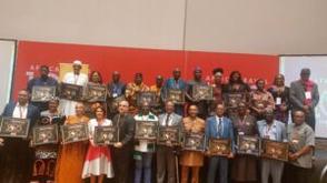 100 tourism practitioners receive travel global leaders award