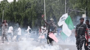 Police disperse local contractors outside Wike’s office in Abuja with teargas, for protesting unpaid N5bn
