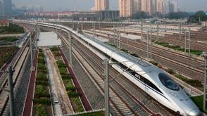 China launches high-speed railway to link 2 economic hubs