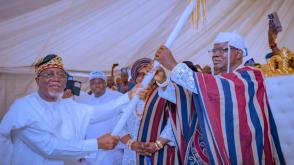 Gov. Aiyedatiwa presents staff of office to Alale of Akungba