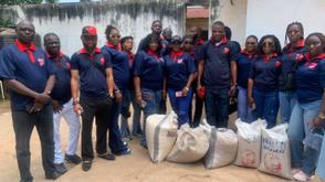 Foundation donates bags of rice, beans, cash to inmates