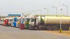 Tanker drivers protest, suspend loading at Lekki port, Dangote refinery