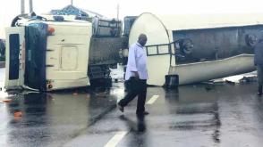 Driver crushed to death as truck overturns on Lagos–Ibadan expressway