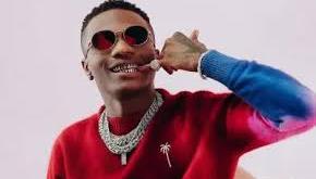 Nigerian singer Wizkid caught in heated argument with passerby