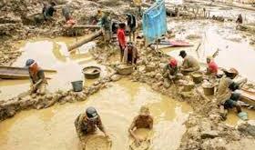 13 persons have been killed in a collapsed mining site in Plateau