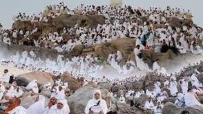 Pilgrims pray for stronger economy at Arafat