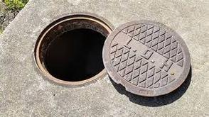 Lagos Gov’t replaces stolen manhole cover on Bank Anthony Way