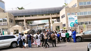 N4trn debt: Indigenous Contractors lay siege to Finance Ministry, threaten total economic shutdown