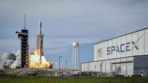 SpaceX shifts focus to Lunar self-growing city putting Mars on the back burner