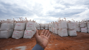 Zimbabwe imposes immediate export ban on raw minerals, lithium