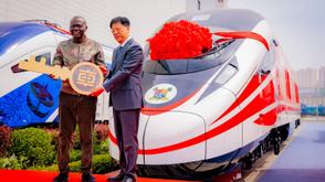 Lagos Gov’t receives new 24-car train for Red line