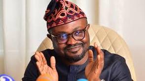 Minister orders withdrawal of passports from individuals who renounce citizenship