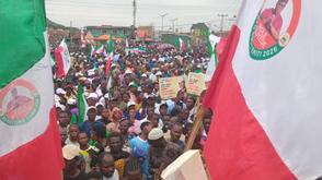 Thousands welcome PDP candidate Oluyede in Ekiti