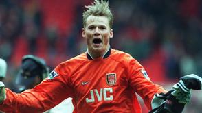 Former Arsenal goalkeeper dies in tragic crash