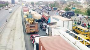 Lagos commuters face gridlock, as Gov’t embarks on road repairs