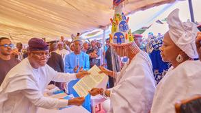Aiyedatiwa presents staff of office to pioneer monarch of Oke-Oro