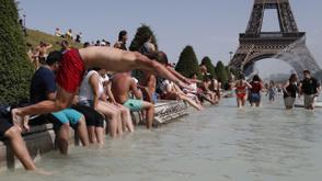 France experiences hottest night in nearly 80 years