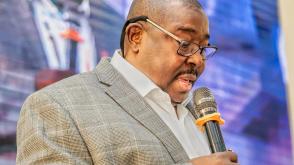 Alli condemns use of consultants in Oyo schools, promises security, LG autonomy