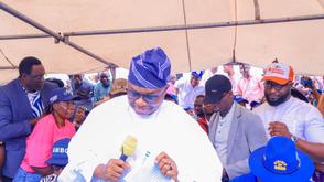 Oyebamiji donates 10M to Osun traders