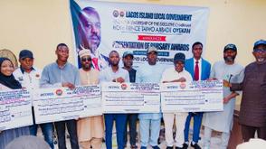 Lagos Island LG presents bursary awards to 200 indigent students