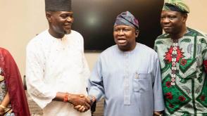 Yayi receives former Yewa South PDP Chairman into APC