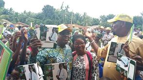 Ex-Ogun COS distributes learning materials to pupils, students in Ipokia