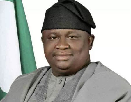 Sen. Adeola facilitates 5,360 solar streetlights across Ogun