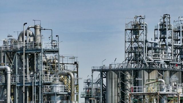 Dangote Refinery slashes Petrol gantry price to ₦1,075/ltr