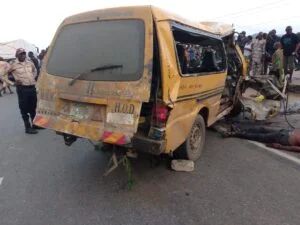 6 dead, 13 injured in Lagos crash