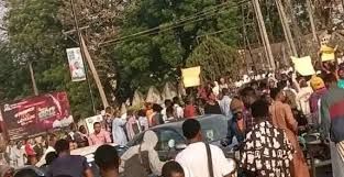 Ibadan Polytechnic students took to the streets over institution’s renaming