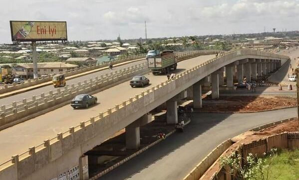 FG Begins emergency repair of damaged Shagamu-Benin bridge
