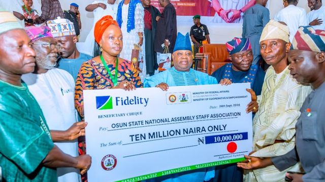 Adeleke presents multi-million naira cooperative cheques to Osun Associations in Abuja