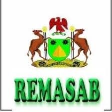 Kano metropolis chokes on waste as refuse management efforts fall short…as mechanics, residents dump refuse on major roads