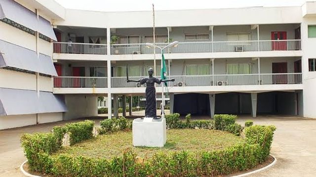 Oyo state high court jails 39 internet fraudsters