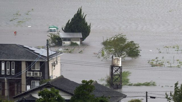 Several injured as typhoon hits South Western Japan
