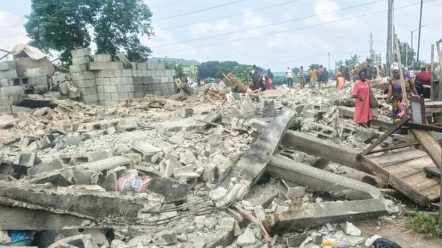 Lagos govt demolishes buildings erected under powerlines