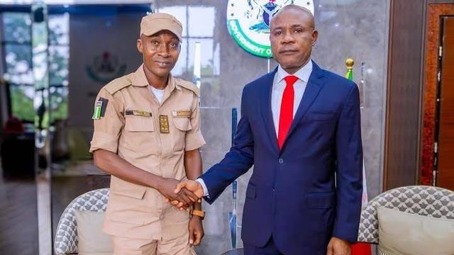 Mbah receives Immigration officer who apprehended fleeing Enugu ritual suspect