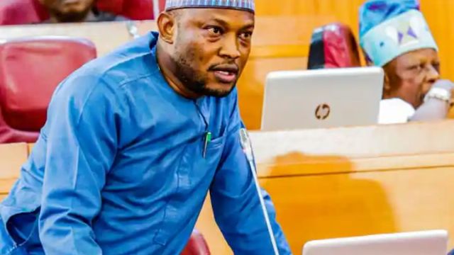 Lawmaker distributes N5m, rice to constituents in Lagos