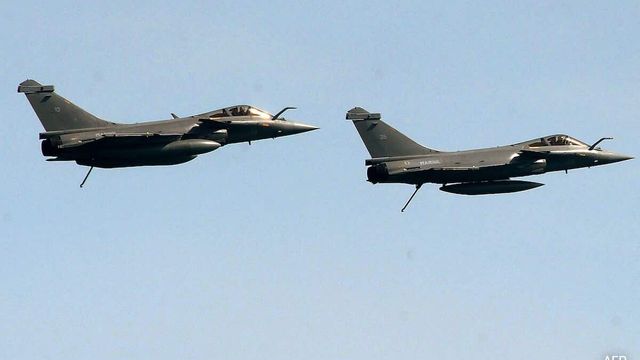2 pilots killed in France as military jets crash mid-flight