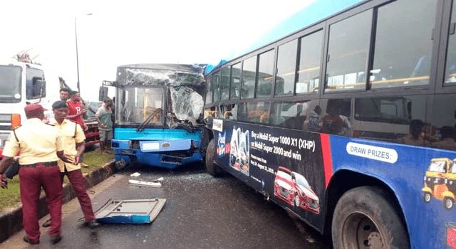 2 BRT buses collide, passengers injured