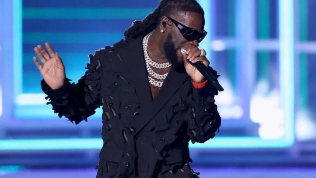 I no dey for all those podcast/ ringlight level abeg – Burna Boy