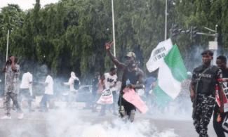 Police disperse local contractors outside Wike’s office in Abuja with teargas, for protesting unpaid N5bn