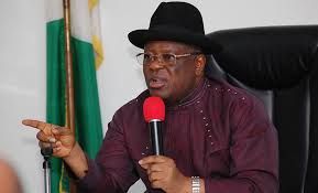Why FG terminated Oyo-Ogbomoso Road contract- Umahi
