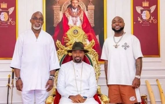 Patrick Dovle slams Davido for his choice of outfit at the Olu of Warri’s palace