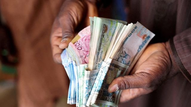 Naira ends week flat as reserves post 13-day losing streak