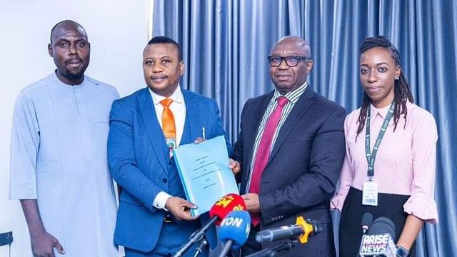 FG issues licenses to IIM, certifies Data Protection professionals